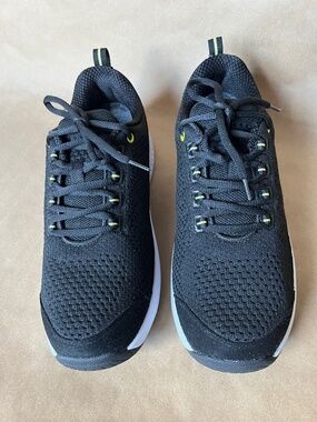 Women's black ORTHOFEET sneakers size 8.5 wide
